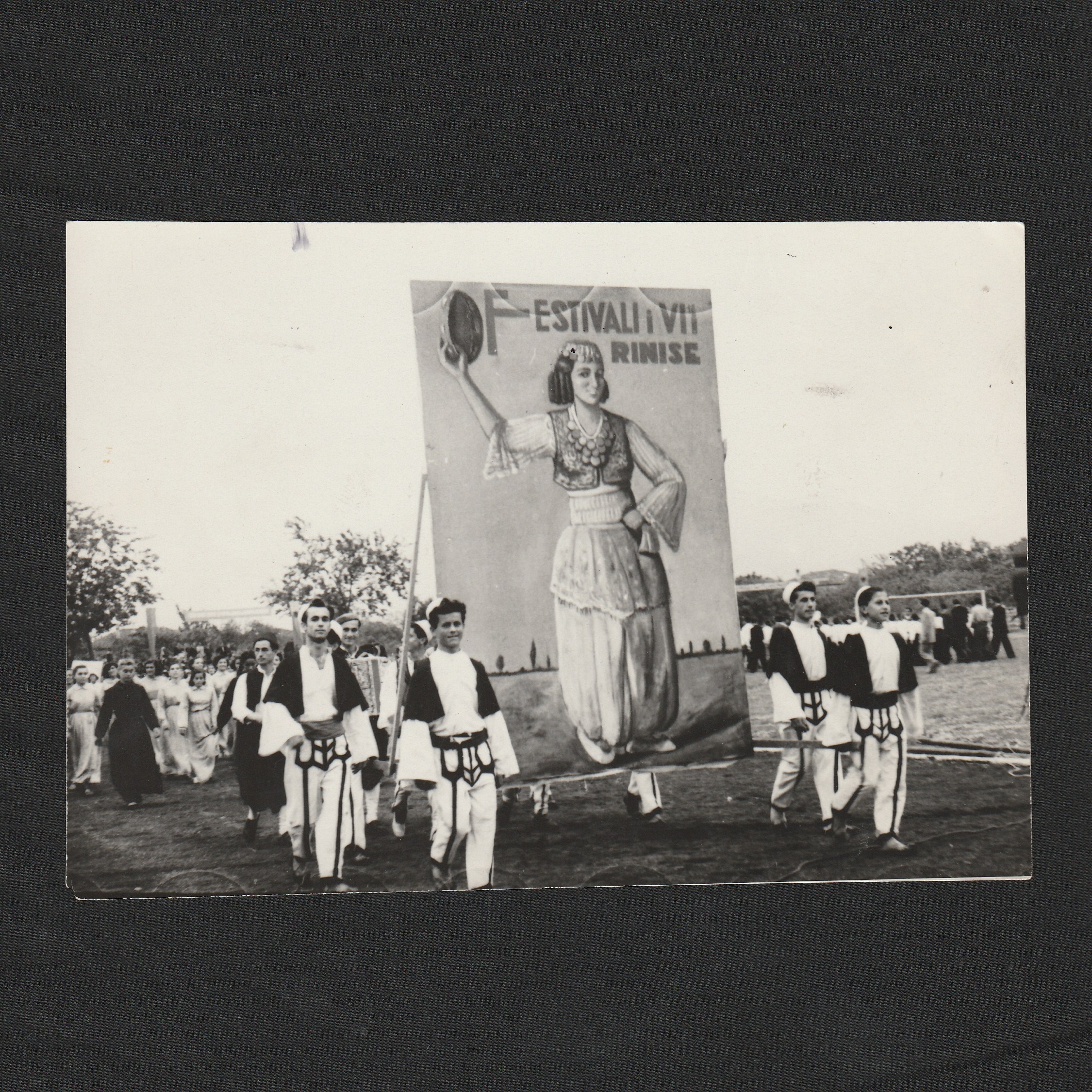 Fotografi e Vjetër Shqiptare me Pamje nga Festivali i VII i Rinisë 1959